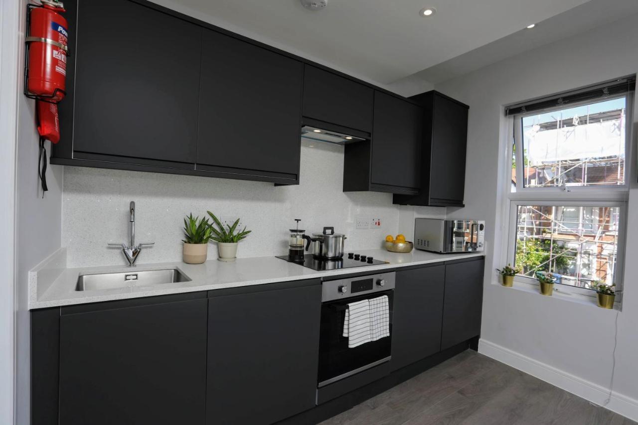 Aisiki Apartments At Stanhope Road, North Finchley, Airconditioned Multiple 2 Or 3-Bedroom, Pet-Friendly Duplex Flats, King Or Twin Beds, Airconditioned & Free Wi-Fi エクステリア 写真