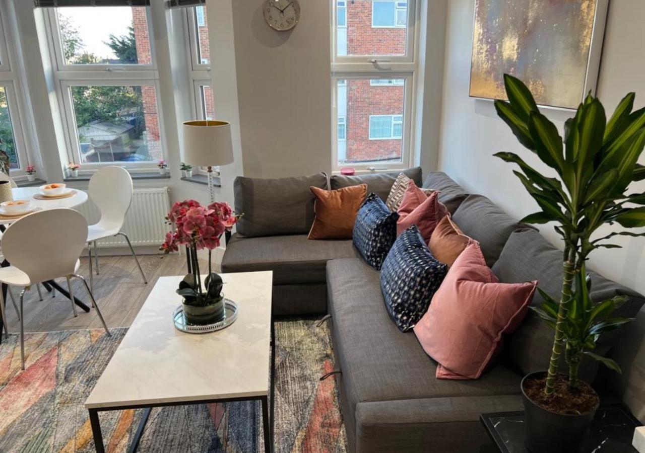 Aisiki Apartments At Stanhope Road, North Finchley, Airconditioned Multiple 2 Or 3-Bedroom, Pet-Friendly Duplex Flats, King Or Twin Beds, Airconditioned & Free Wi-Fi エクステリア 写真