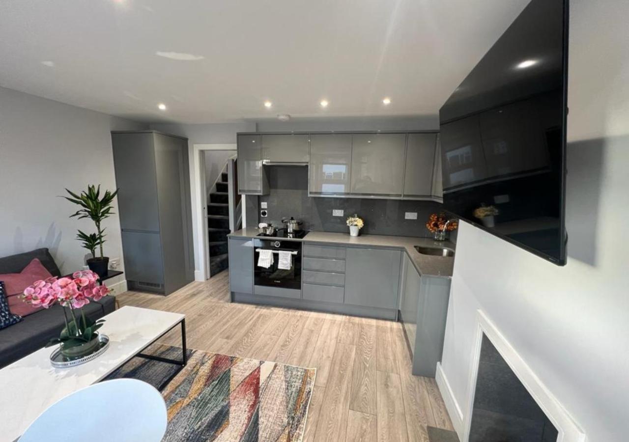 Aisiki Apartments At Stanhope Road, North Finchley, Airconditioned Multiple 2 Or 3-Bedroom, Pet-Friendly Duplex Flats, King Or Twin Beds, Airconditioned & Free Wi-Fi エクステリア 写真