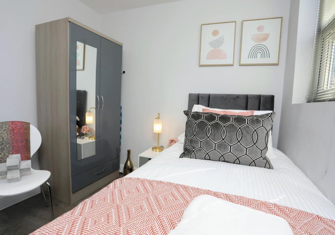 Aisiki Apartments At Stanhope Road, North Finchley, Airconditioned Multiple 2 Or 3-Bedroom, Pet-Friendly Duplex Flats, King Or Twin Beds, Airconditioned & Free Wi-Fi エクステリア 写真