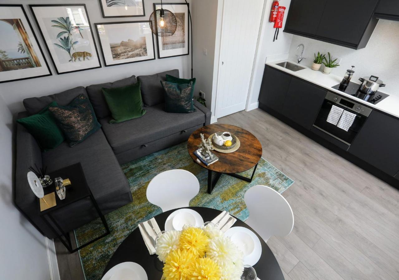 Aisiki Apartments At Stanhope Road, North Finchley, Airconditioned Multiple 2 Or 3-Bedroom, Pet-Friendly Duplex Flats, King Or Twin Beds, Airconditioned & Free Wi-Fi エクステリア 写真