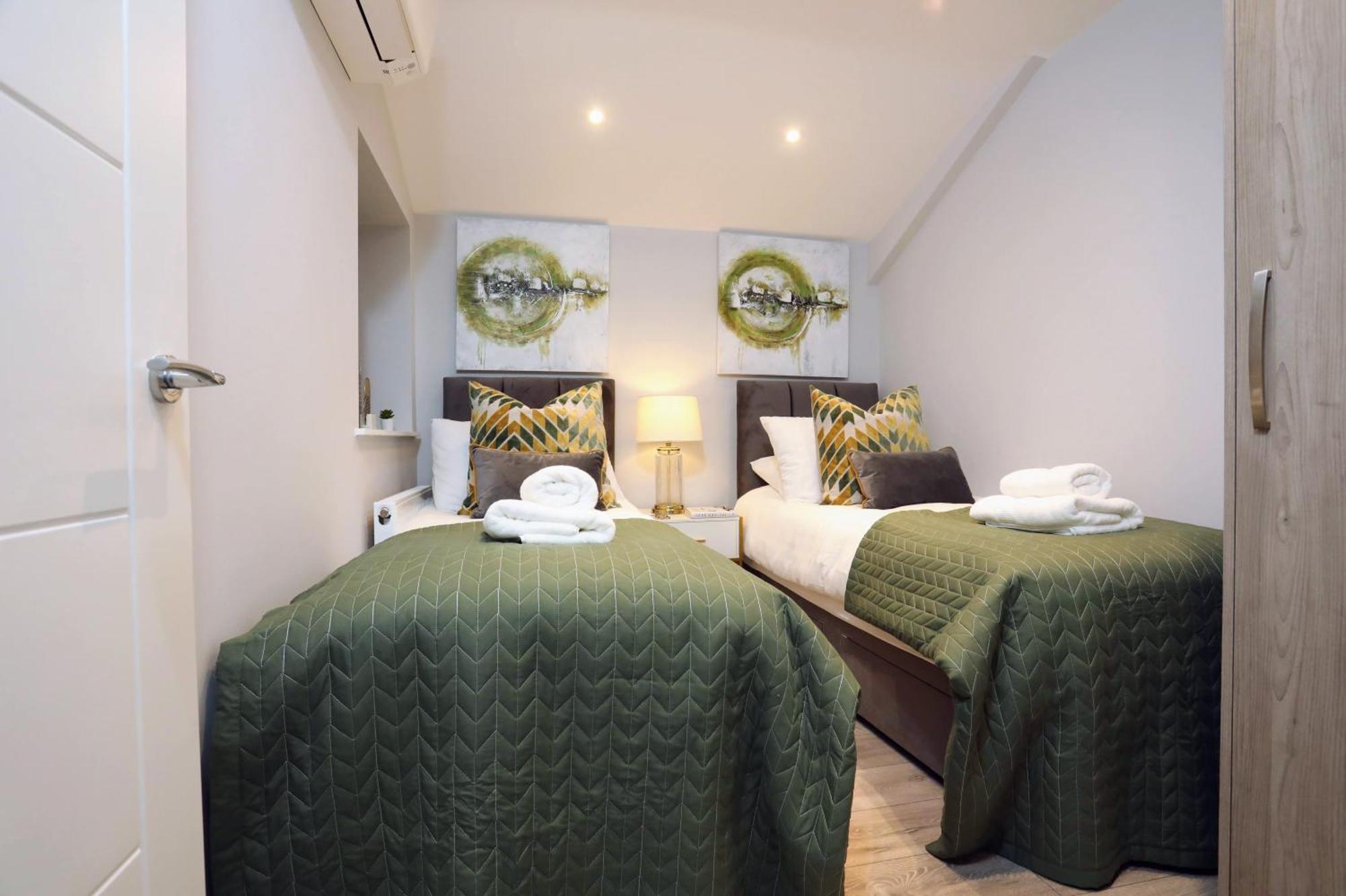 Aisiki Apartments At Stanhope Road, North Finchley, Airconditioned Multiple 2 Or 3-Bedroom, Pet-Friendly Duplex Flats, King Or Twin Beds, Airconditioned & Free Wi-Fi エクステリア 写真