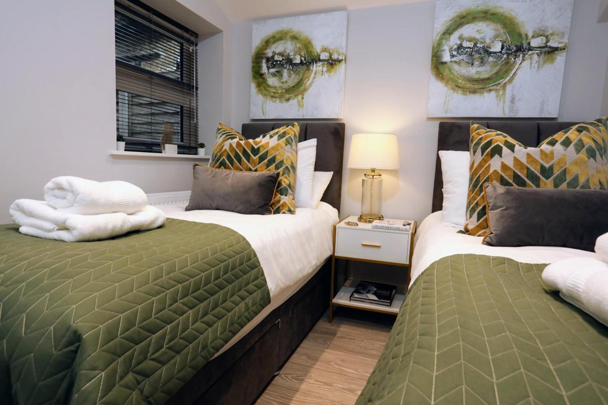 Aisiki Apartments At Stanhope Road, North Finchley, Airconditioned Multiple 2 Or 3-Bedroom, Pet-Friendly Duplex Flats, King Or Twin Beds, Airconditioned & Free Wi-Fi エクステリア 写真